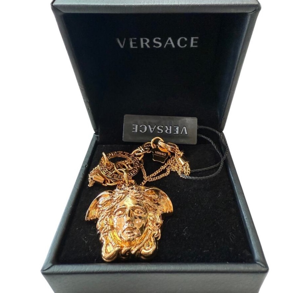 Versace La Medusa Gold Medallion Bracelet Iconic Versace Medusa Retail:$598 NWT